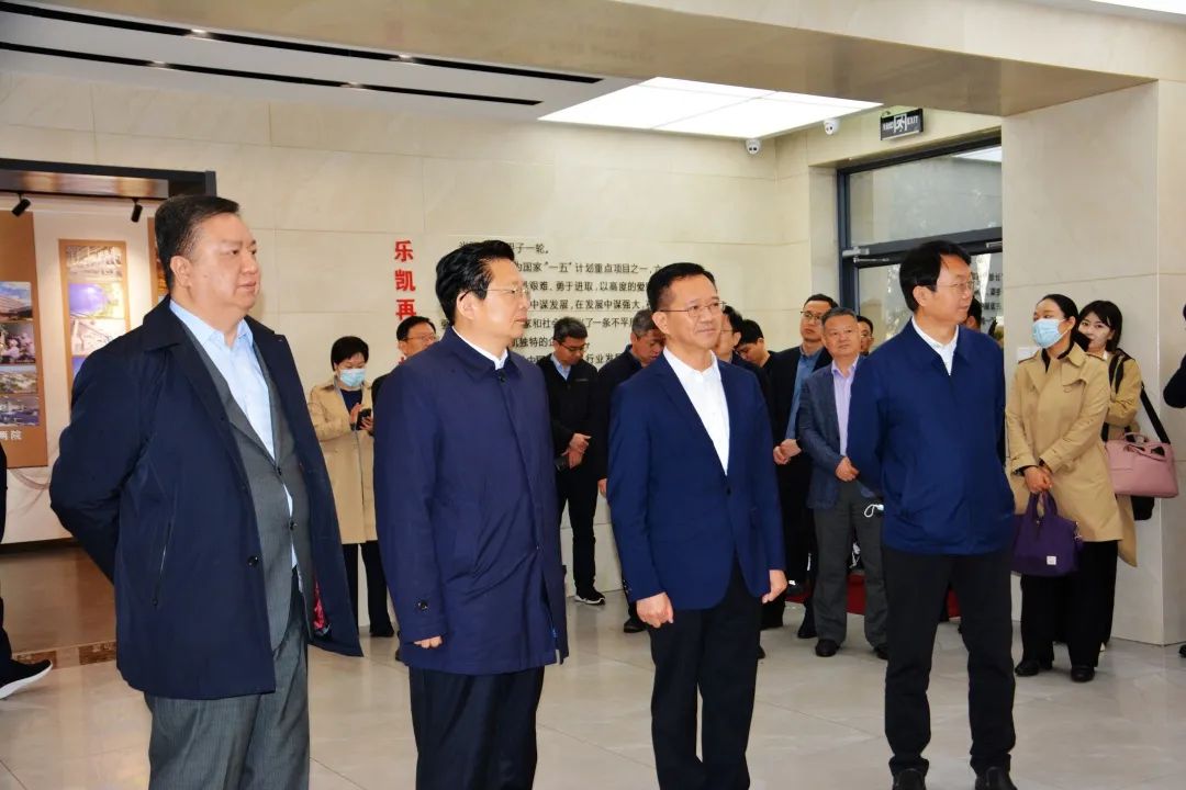 侯景濱會(huì)見(jiàn)南陽(yáng)市委書記朱是西